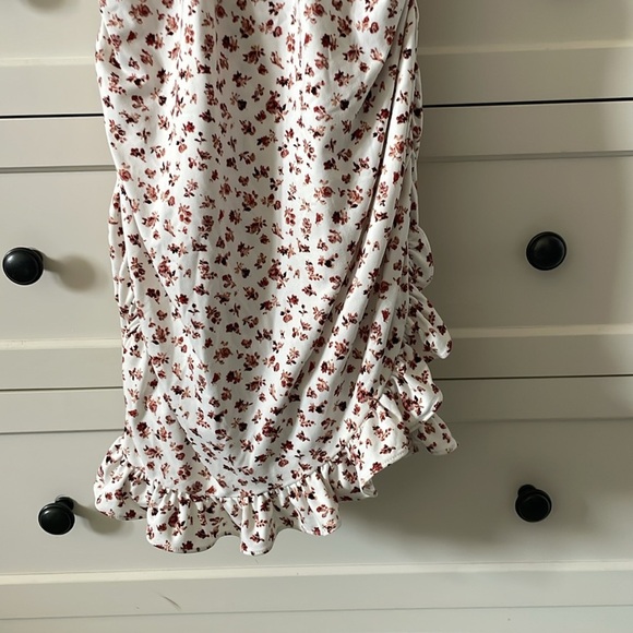 Urban Outfitters Women’s White Ditsy Floral Ruched Cottagecore Ruffle Hem Dress - Picture 3 of 10